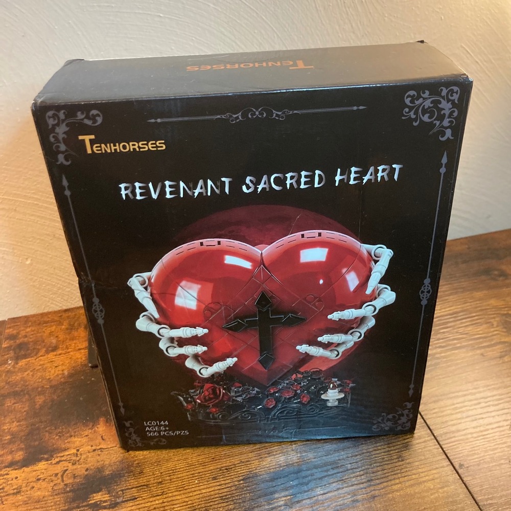 Tenhorses Revenant Sacred Heart Gothic Building Block Set 566pc Model LC0144 New